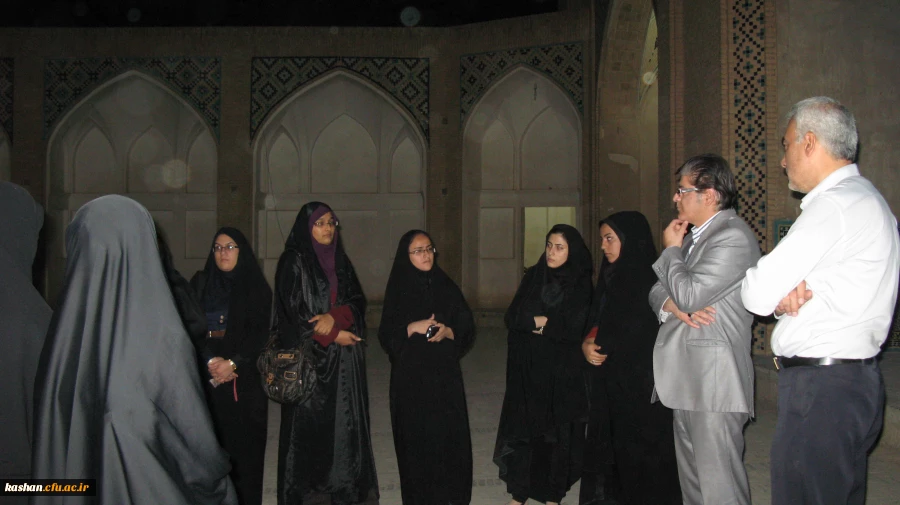 شرکت در نماز جماعت و بازدید از مسجد و مدرسه آقابزرگ همراه با استاد سیاهکاری