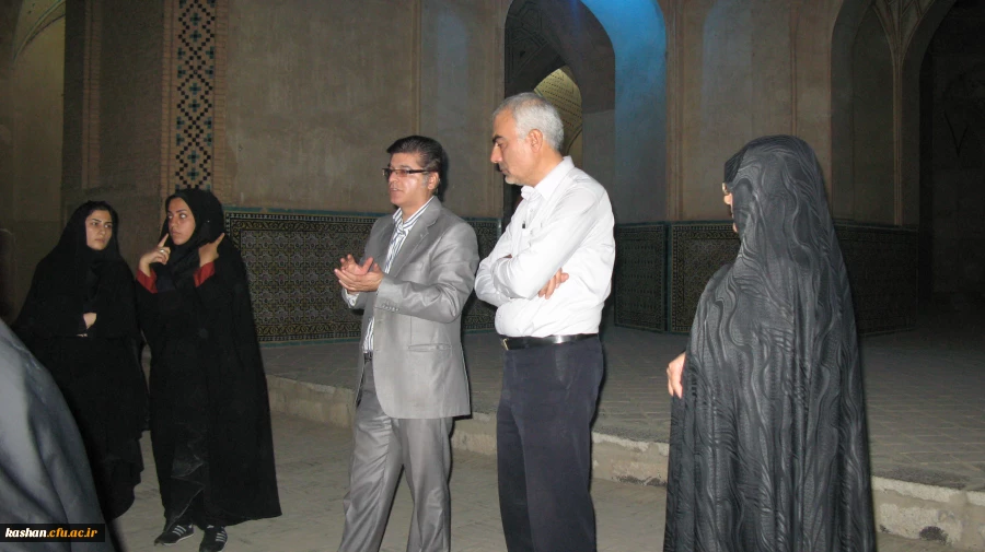 شرکت در نماز جماعت و بازدید از مسجد و مدرسه آقابزرگ همراه با استاد سیاهکاری