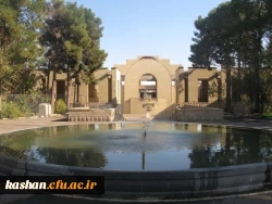 نمای جلو ساختمان