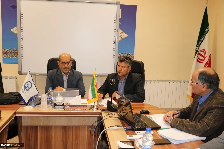 با حضور دکتر تاجیک اسمعیلی قائم مقام دانشگاه فرهنگیان برگزار شد

نشست و هم اندیشی منطقه 7 کشوری درمدیریت امور پردیس های استان اصفهان