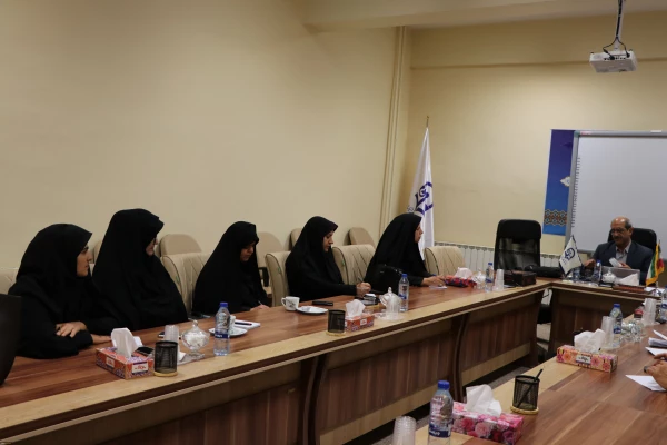 با حضور دکتر تاجیک اسمعیلی قائم مقام دانشگاه فرهنگیان برگزار شد

نشست و هم اندیشی منطقه 7 کشوری درمدیریت امور پردیس های استان اصفهان