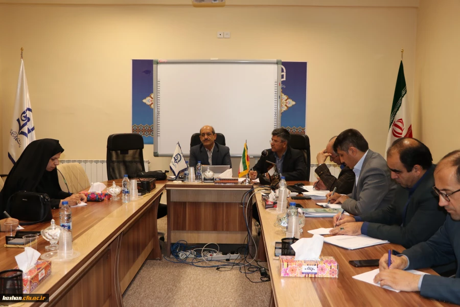 با حضور دکتر تاجیک اسمعیلی قائم مقام دانشگاه فرهنگیان برگزار شد

نشست و هم اندیشی منطقه 7 کشوری درمدیریت امور پردیس های استان اصفهان