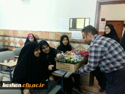 اهدا گل به مناسبت هفته معلم