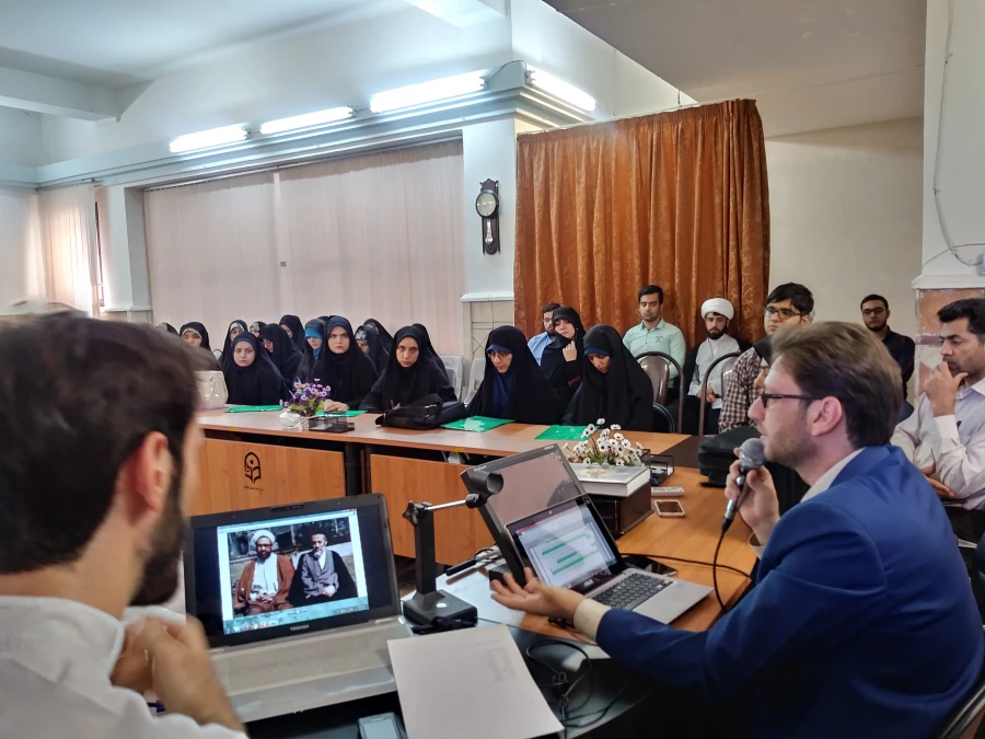 افتتاحیه متمرکز دوره بینش مطهر در مرکز آموزش عالی امام خمینی (ره)کاشان