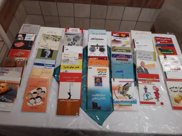 برپایی نمایشگاه و فروشگاه کتاب ویژه هفته کتاب 2