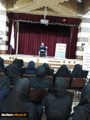 کارگاه آموزشی آسیب های فضای مجازی مدرس ستوان یکم دخیلی از پلیس فتا