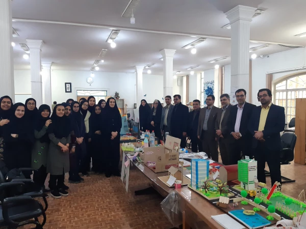 برپایی نمایشگاه دست سازه های درس علوم  8