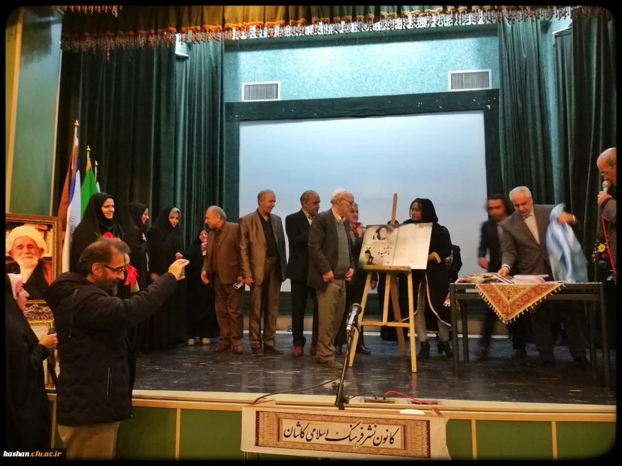 دانشجومعلمان در برنامه شب شعر  فرهنگسرای مهر کاشان شرکت نمودند 7