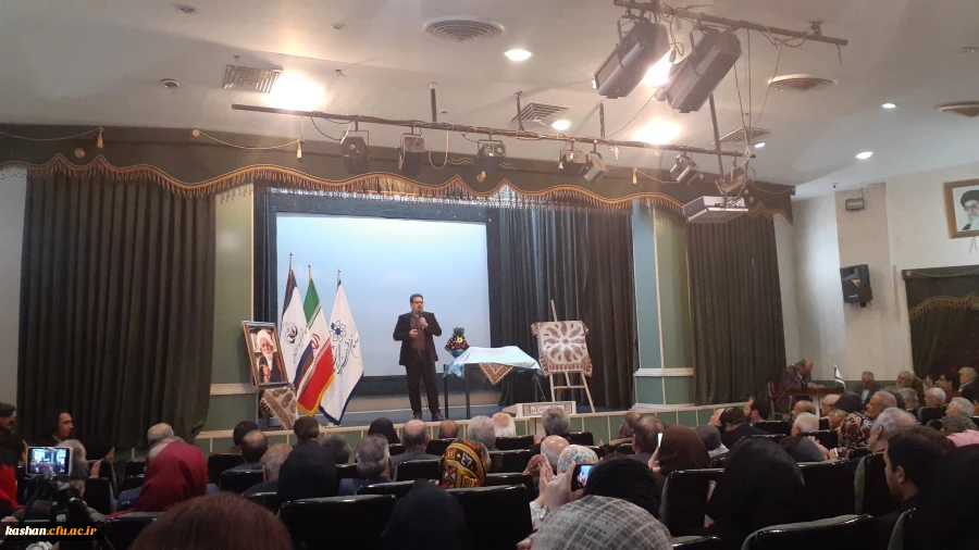 دانشجومعلمان در برنامه شب شعر  فرهنگسرای مهر کاشان شرکت نمودند 8