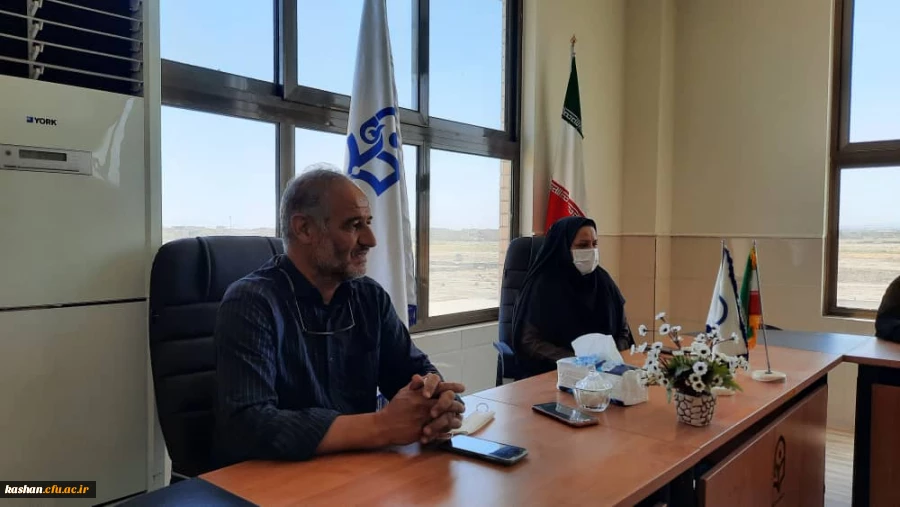 نشست صمیمی اعضای بسیج دانشجویی با سرپرستان سرا ومسئولین مرکز امام خمینی (ره) کاشان وگفتگو با معاونت محترم هماهنگی مرکز به عنوان جانباز وبرادر شهید 2