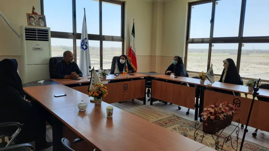 نشست صمیمی اعضای بسیج دانشجویی با سرپرستان سرا ومسئولین مرکز امام خمینی (ره) کاشان وگفتگو با معاونت محترم هماهنگی مرکز به عنوان جانباز وبرادر شهید 2