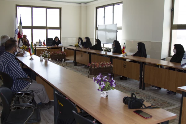تشکیل جلسه ریاست دانشگاه فرهنگیان کاشان با کارمندان 2