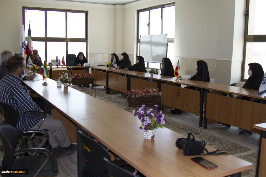 تشکیل جلسه ریاست دانشگاه فرهنگیان کاشان با کارمندان 2