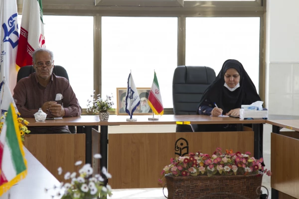 تشکیل جلسه ریاست دانشگاه فرهنگیان کاشان با کارمندان 4