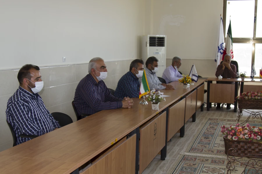 تشکیل جلسه ریاست دانشگاه فرهنگیان کاشان با کارمندان 3