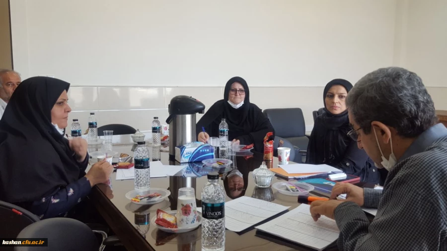 جلسه هم اندیشی اعضای هیات علمی با ریاست مرکز 2