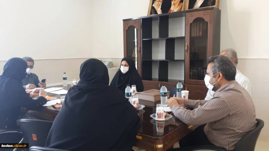 جلسه هم اندیشی اعضای هیات علمی با ریاست مرکز 3