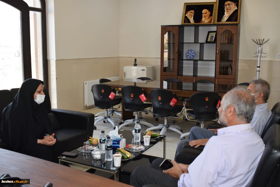 تلاش می کنیم با مشارکت بنیاد خیرین، فضای مناسبی برای سرای دانشجویی دانشگاه فرهنگیان کاشان مهیا شود. 2