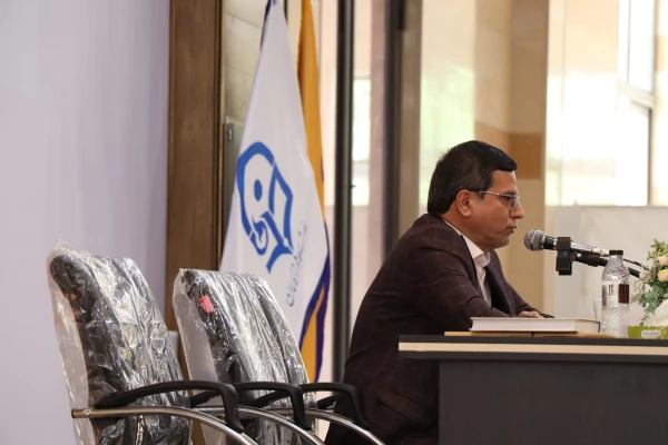 تقدیر از اساتید نمونه استان، اعضای هیات علمی و عوامل حوزه آموزش در مرکز کاشان انجام شد 8