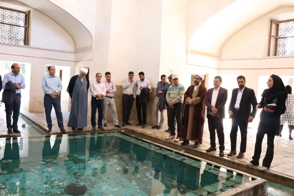 گزارش تصویری از اردوی یک روزه (بازدید از باغ تاریخی فین کاشان و آیین گلابگیری قمصر) مسئولین و اعضای هیات علمی استان به میزبانی مرکز کاشان 2