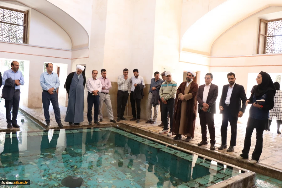 گزارش تصویری از اردوی یک روزه (بازدید از باغ تاریخی فین کاشان و آیین گلابگیری قمصر) مسئولین و اعضای هیات علمی استان به میزبانی مرکز کاشان 2