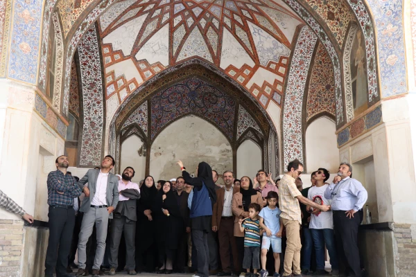 گزارش تصویری از اردوی یک روزه (بازدید از باغ تاریخی فین کاشان و آیین گلابگیری قمصر) مسئولین و اعضای هیات علمی استان به میزبانی مرکز کاشان 2