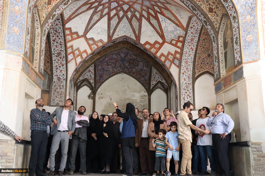 گزارش تصویری از اردوی یک روزه (بازدید از باغ تاریخی فین کاشان و آیین گلابگیری قمصر) مسئولین و اعضای هیات علمی استان به میزبانی مرکز کاشان 2