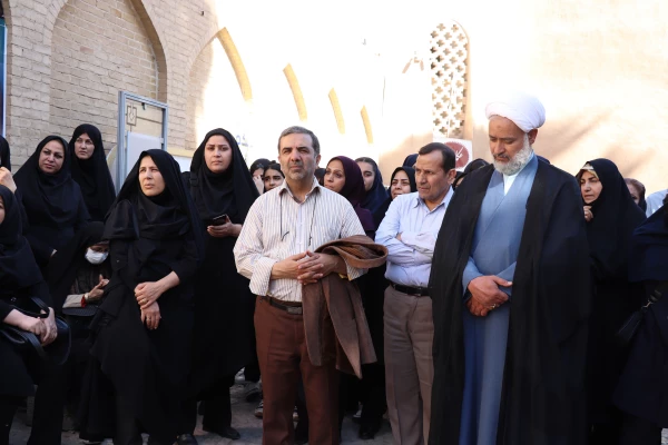گزارش تصویری از اردوی یک روزه (بازدید از باغ تاریخی فین کاشان و آیین گلابگیری قمصر) مسئولین و اعضای هیات علمی استان به میزبانی مرکز کاشان 2