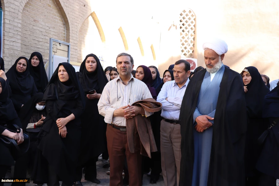 گزارش تصویری از اردوی یک روزه (بازدید از باغ تاریخی فین کاشان و آیین گلابگیری قمصر) مسئولین و اعضای هیات علمی استان به میزبانی مرکز کاشان 2
