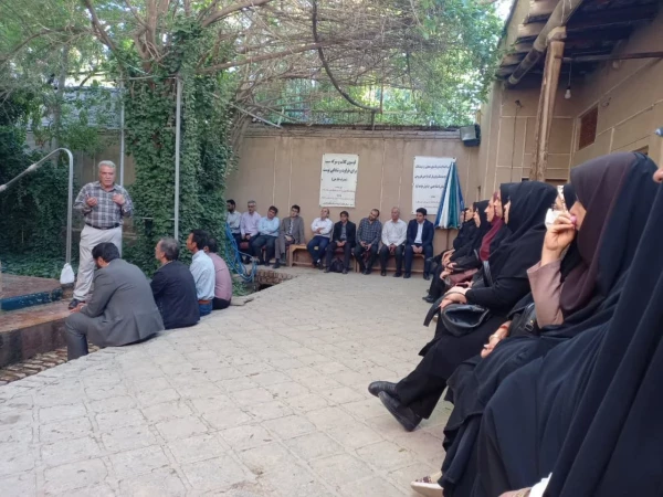 گزارش مصور از اردوی یک روزه مسئولین و اعضای هیات علمی دانشگاه فرهنگیان استان اصفهان به میزبانی مرکز کاشان؛ (بازدید از باغ تاریخی فین کاشان و آیین گلابگیری قمصر) 2