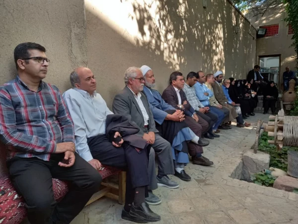 گزارش مصور از اردوی یک روزه مسئولین و اعضای هیات علمی دانشگاه فرهنگیان استان اصفهان به میزبانی مرکز کاشان؛ (بازدید از باغ تاریخی فین کاشان و آیین گلابگیری قمصر) 2