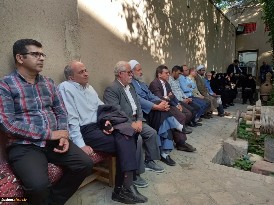 گزارش مصور از اردوی یک روزه مسئولین و اعضای هیات علمی دانشگاه فرهنگیان استان اصفهان به میزبانی مرکز کاشان؛ (بازدید از باغ تاریخی فین کاشان و آیین گلابگیری قمصر) 2