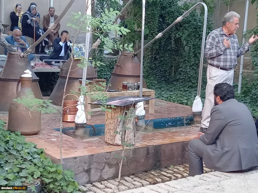 گزارش مصور از اردوی یک روزه مسئولین و اعضای هیات علمی دانشگاه فرهنگیان استان اصفهان به میزبانی مرکز کاشان؛ (بازدید از باغ تاریخی فین کاشان و آیین گلابگیری قمصر) 2