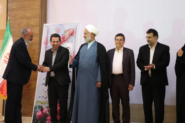 تقدیر از اساتید نمونه استان، اعضای هیات علمی و عوامل اجرایی حوزه آموزش در مرکز کاشان انجام شد 2