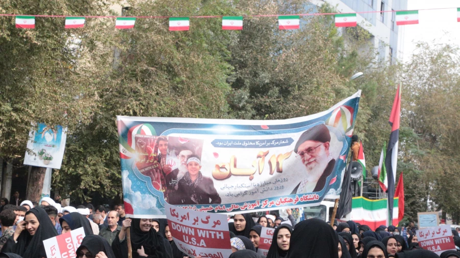 شرکت در راهپیمایی 13 آبان 3