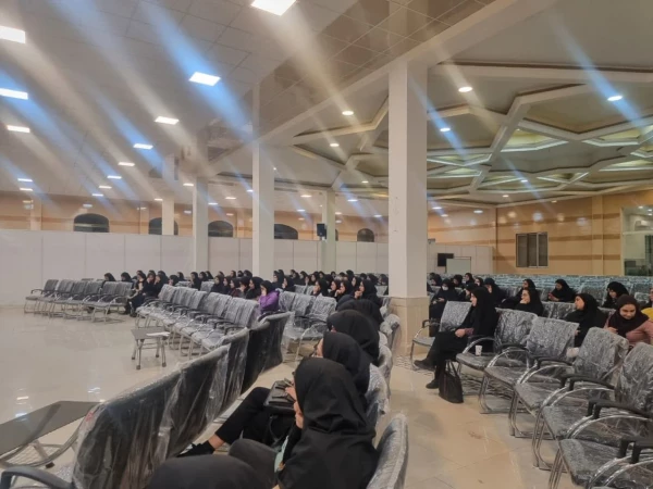 نشست صمیمی دکتر کجباف مدیریت محترم امور پردیس های دانشگاه فرهنگیان اصفهان با دانشجومعلمان مرکز کاشان 3