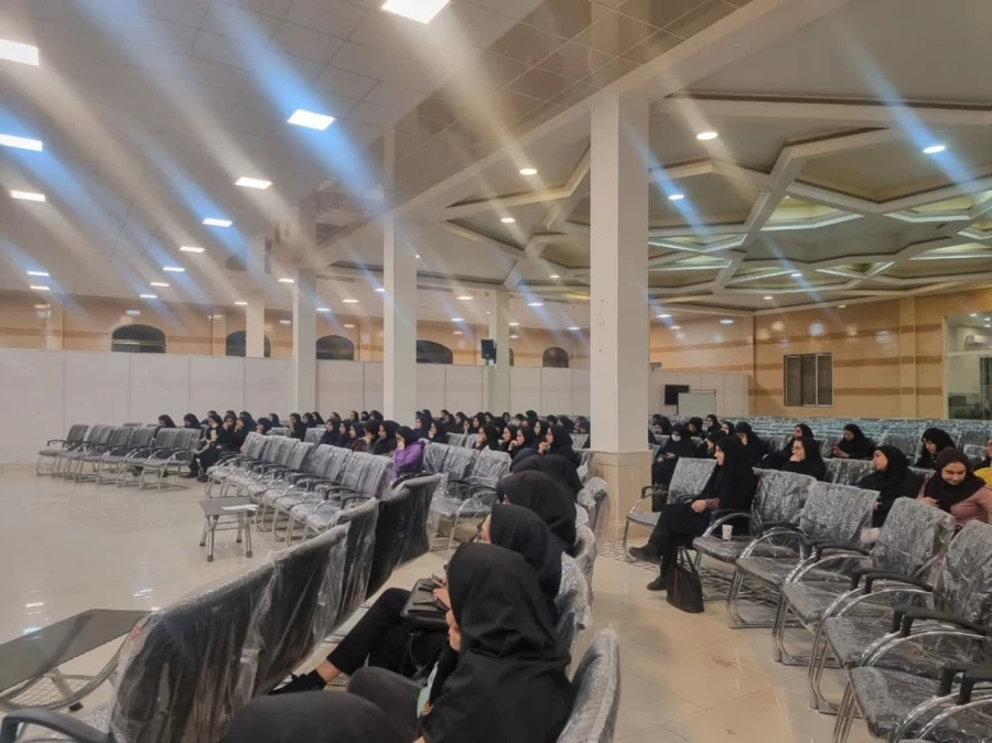 نشست صمیمی دکتر کجباف مدیریت محترم امور پردیس های دانشگاه فرهنگیان اصفهان با دانشجومعلمان مرکز کاشان 3