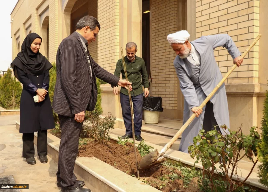 کاشت نهال به مناسبت روز درختکاری 2