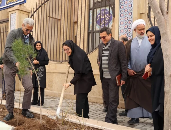 کاشت نهال به مناسبت روز درختکاری 3