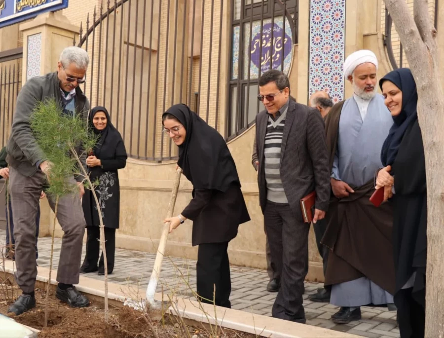 کاشت نهال به مناسبت روز درختکاری 3