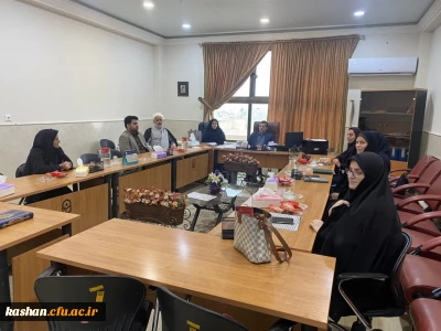 در حاشیه برپایی یادواره شهدای دانشجومعلم دانشگاه فرهنگیان کاشان برگزار شد:

جلسه شورای اداری مرکز و تقدیر از دکتر علیخانزاده به عنوان کارمند نمونه استانی 