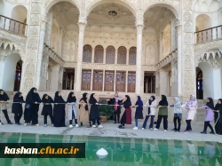 برگزاری مسابقه طناب کشی در خانه طباطبایی های کاشان 2