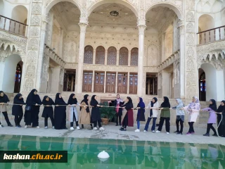 گرامیداشت هفته تربیت بدنی:

برگزاری مسابقه طناب کشی در خانه طباطبایی های کاشان