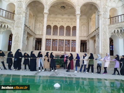 گرامیداشت هفته تربیت بدنی:

برگزاری مسابقه طناب کشی در خانه طباطبایی های کاشان