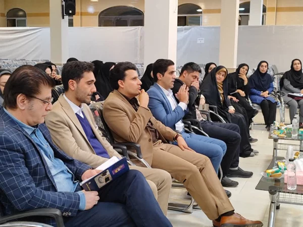 جلسهٔ هم اندیشی اساتید مرکز امام خمینی(ره کاشان) با مسئولین استانی و مرکز 2