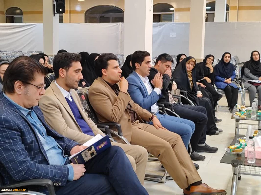 جلسهٔ هم اندیشی اساتید مرکز امام خمینی(ره کاشان) با مسئولین استانی و مرکز 2