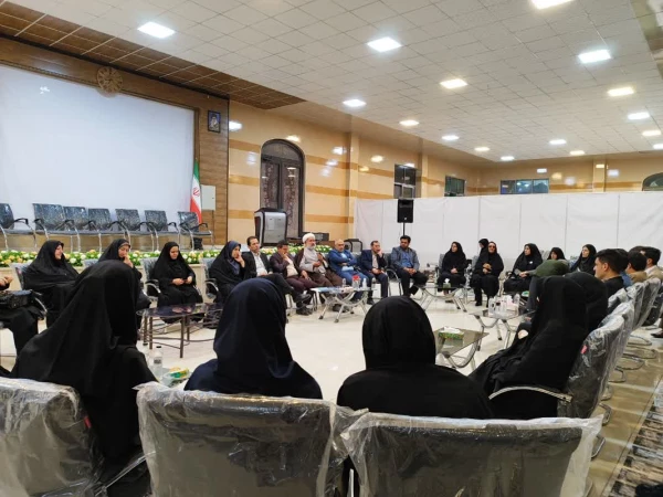 جلسهٔ هم اندیشی اساتید مرکز امام خمینی(ره کاشان) با مسئولین استانی و مرکز 2