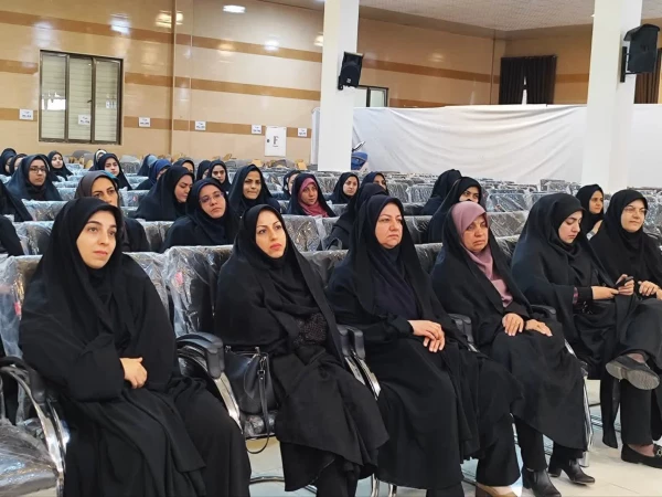 جلسه هم اندیشی با مدیران و معلمان راهنمای مدارس کارورزی با تأکید بر نقش تحول آفرین مدرسه در تربیت معلم آینده 2