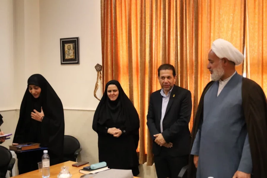 تکریم و معارفه دبیر هیئت دانشجویی مرکز امام خمینی ره کاشان 3