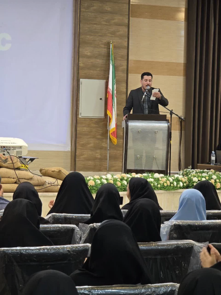 گزارش تصویری جشن  روز معلم و دهه کرامت در دانشگاه امام خمینی (ره) کاشان 3